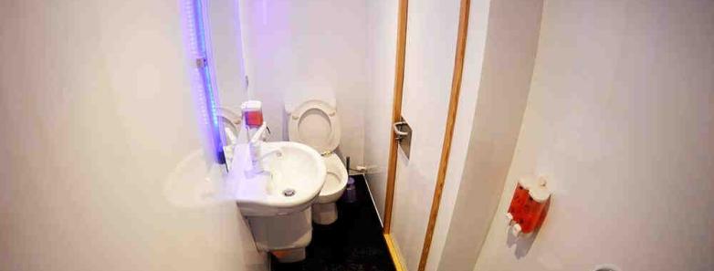 Spacious ensuite bathroom