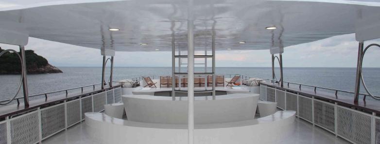 Spacious sundeck