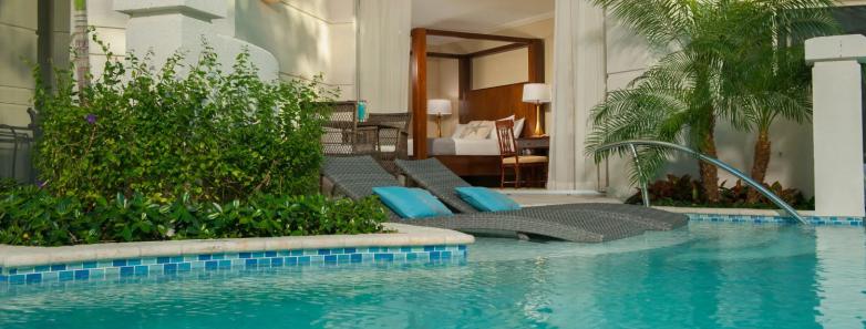 A private pool next to the suite