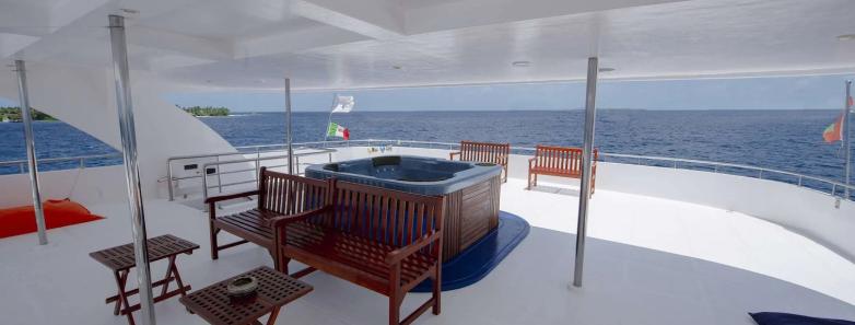 Jacuzzi on the top deck