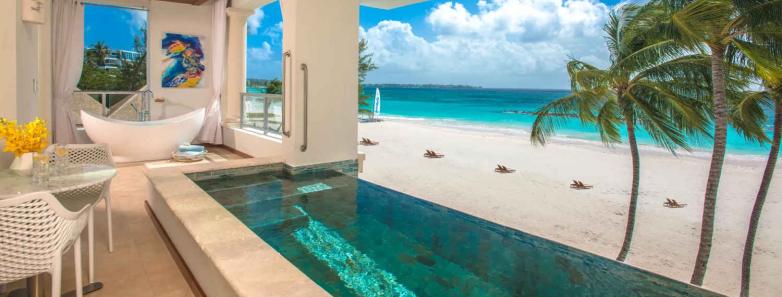 Skypool Suite with pool overlooking the beach