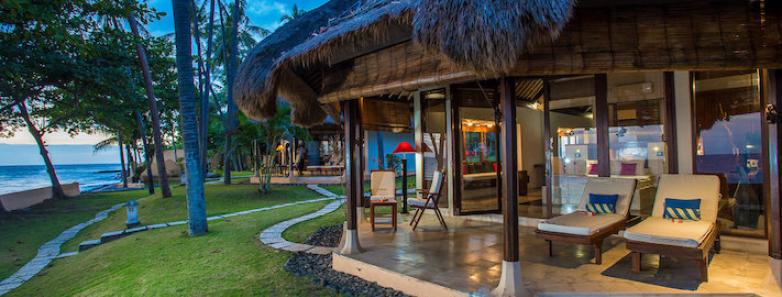 Terrace leading to the ocean in the Oceanfront Deluxe Bungalow